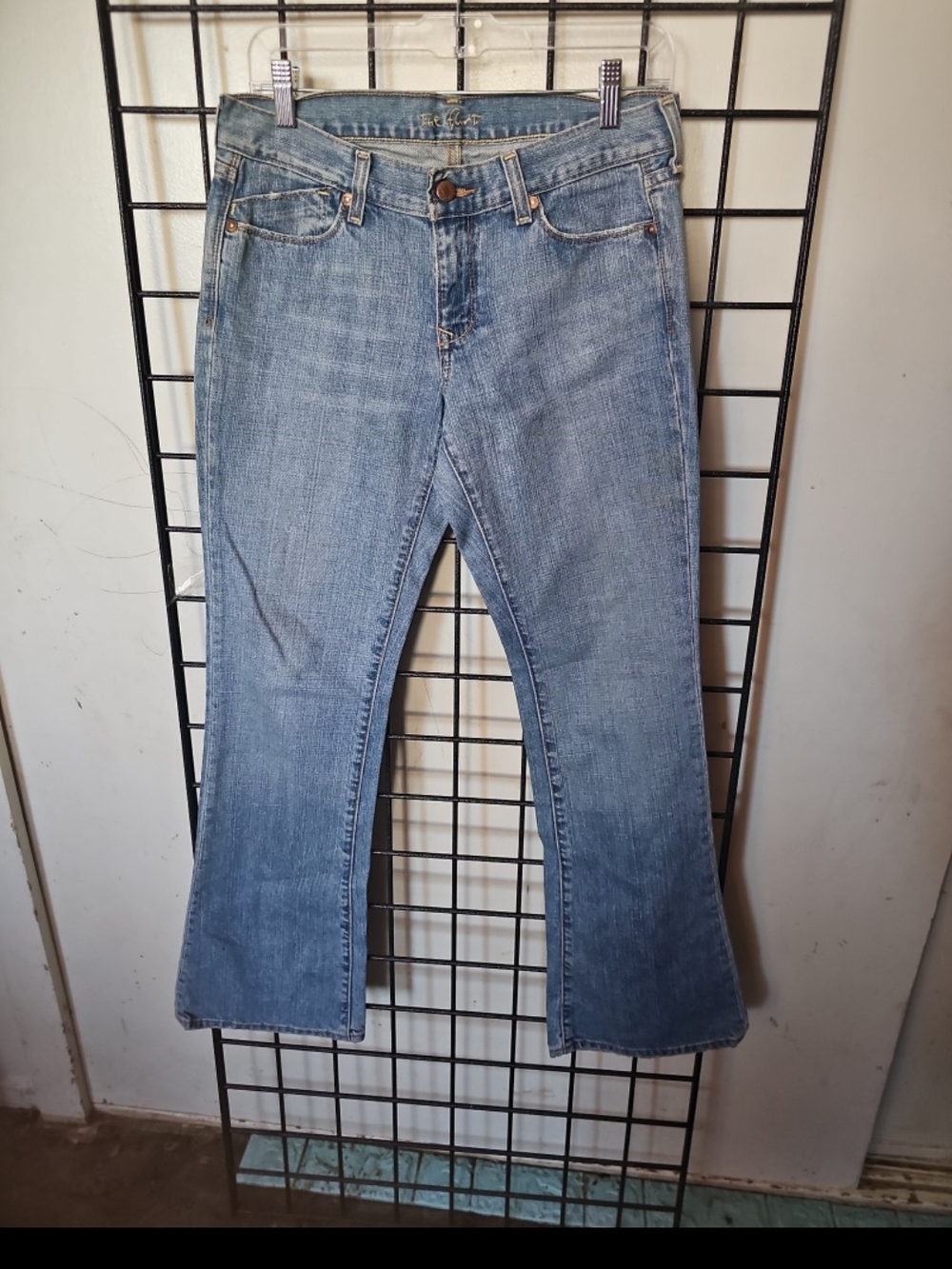 Light Wash Flare Jeans in Blue
